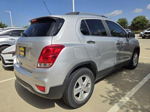 Silver Ice Metallic 2020 Chevrolet Trax LT