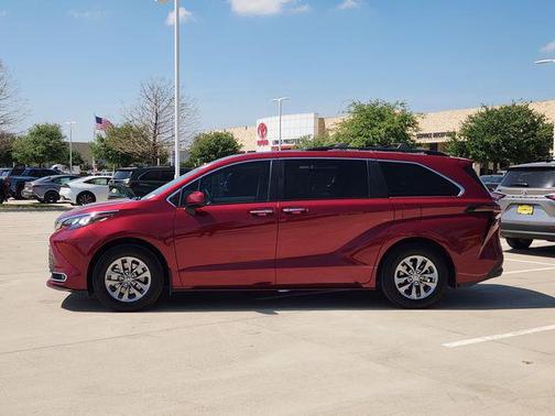 2024 Toyota Sienna XLE