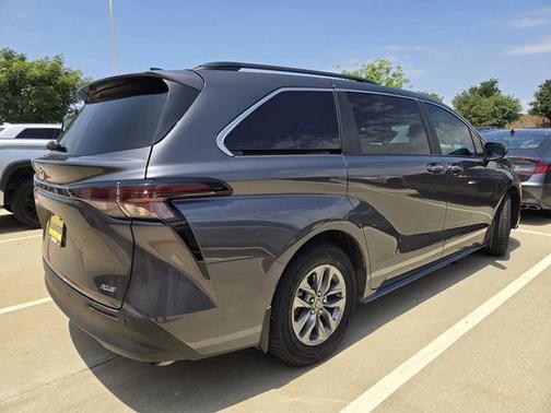 Magnetic Gray Metallic 2025 Toyota Sienna XLE