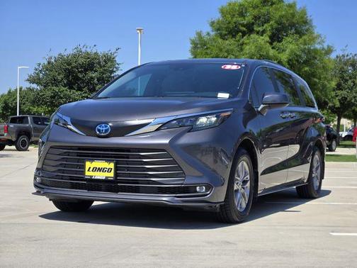 Magnetic Gray Metallic 2025 Toyota Sienna XLE