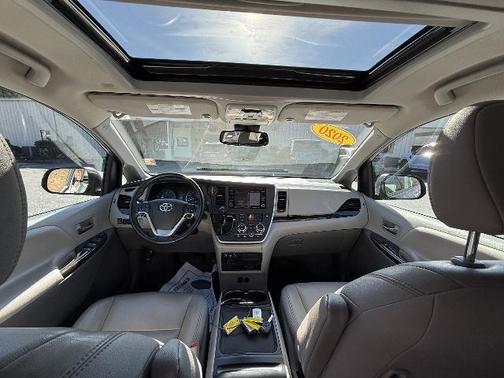 2020 Toyota Sienna XLE PREMIUM 7 PASSENGER