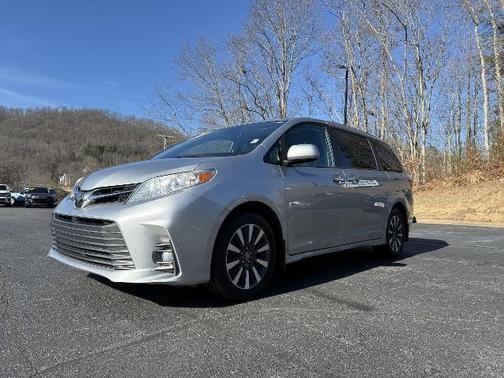 2020 Toyota Sienna XLE PREMIUM 7 PASSENGER