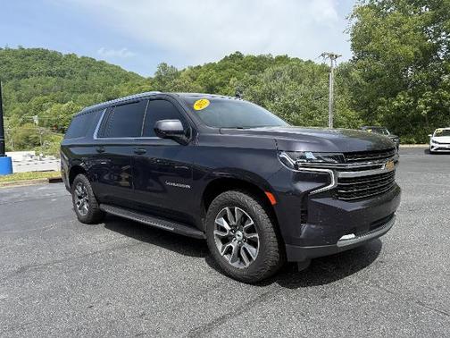 Evergreen Gray Metallic 2022 Chevrolet Suburban LT