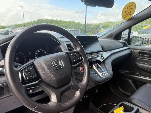 White 2025 Honda Odyssey SPORT-L