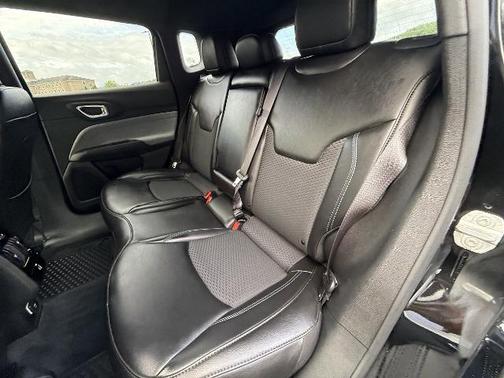 Granite Crystal Clearcoat Metallic 2023 Jeep Compass LATITUDE