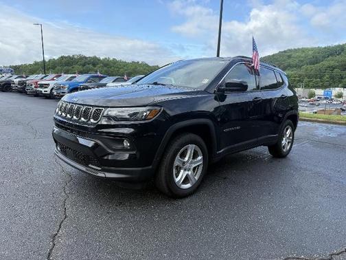 Granite Crystal Clearcoat Metallic 2023 Jeep Compass LATITUDE