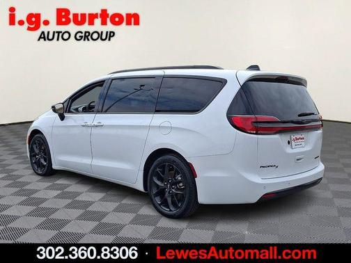 Bright White Clearcoat 2025 Chrysler Pacifica Limited