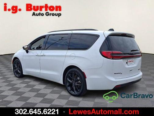Bright White Clearcoat 2025 Chrysler Pacifica Limited