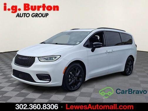 Bright White Clearcoat 2025 Chrysler Pacifica Limited