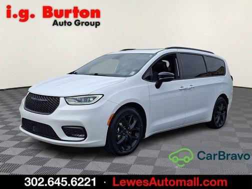 Bright White Clearcoat 2025 Chrysler Pacifica Limited