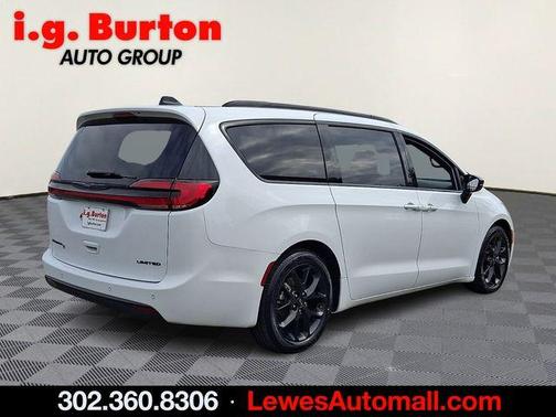 Bright White Clearcoat 2025 Chrysler Pacifica Limited