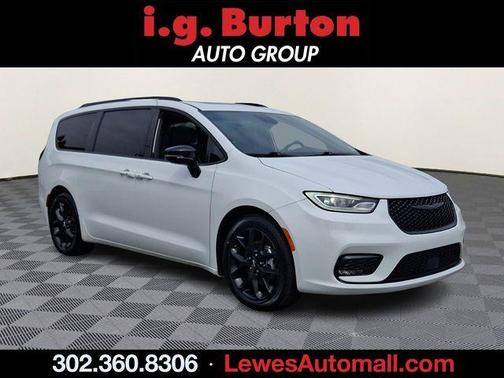 Bright White Clearcoat 2025 Chrysler Pacifica Limited