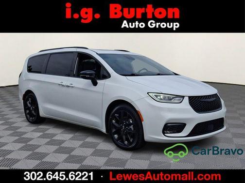 Bright White Clearcoat 2025 Chrysler Pacifica Limited