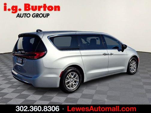 2024 Chrysler Pacifica Touring-L