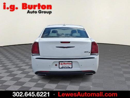Bright White Clearcoat 2021 Chrysler 300 S