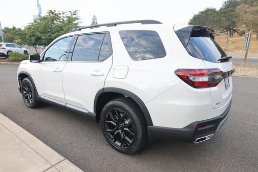 2025 Honda Pilot Touring 8-Passenger