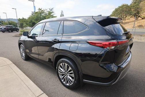 2022 Toyota Highlander Platinum
