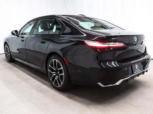 2025 BMW 740 xDrive