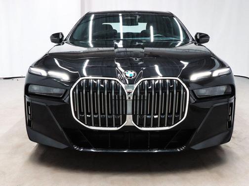 2025 BMW 740 xDrive