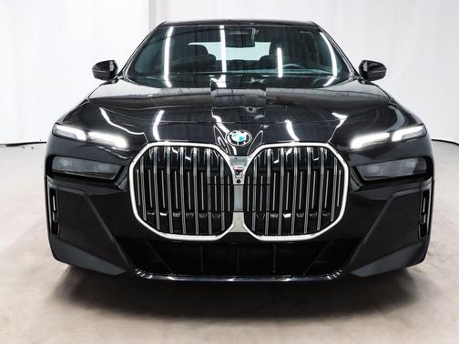 2025 BMW 740 xDrive