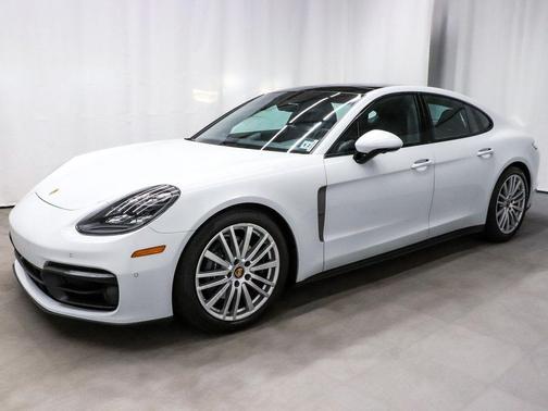 2023 Porsche Panamera 4 Platinum Edition