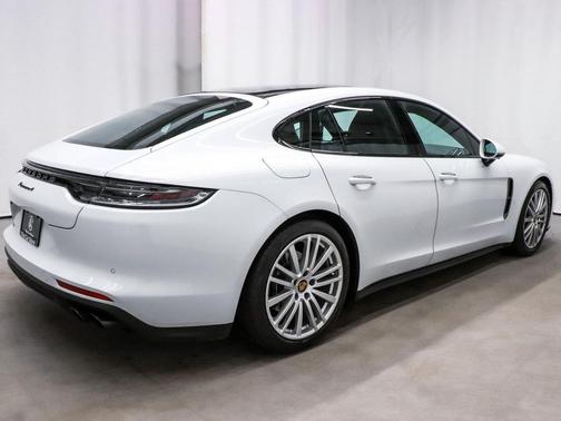 2023 Porsche Panamera 4 Platinum Edition