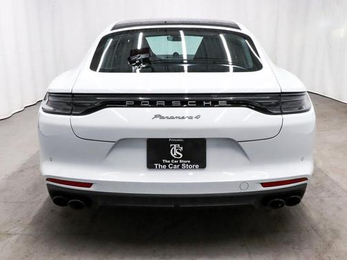 2023 Porsche Panamera 4 Platinum Edition