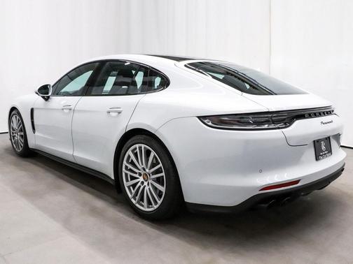 2023 Porsche Panamera 4 Platinum Edition