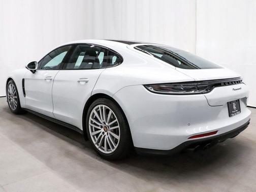 2023 Porsche Panamera 4 Platinum Edition