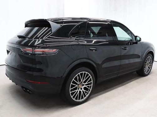 2022 Porsche Cayenne Platinum Edition