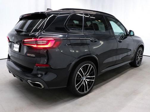 2022 BMW X5 M50i