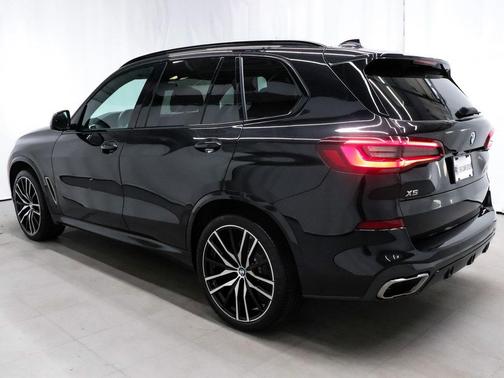 2022 BMW X5 M50i