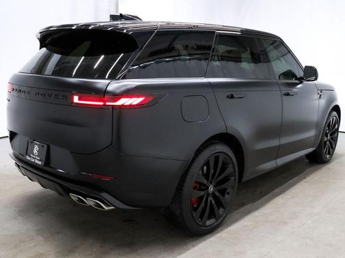 2025 Land Rover Range Rover Sport SE