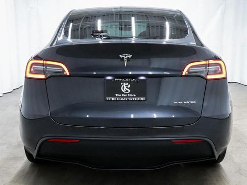 2024 Tesla Model Y Long Range Dual Motor All-Wheel Drive