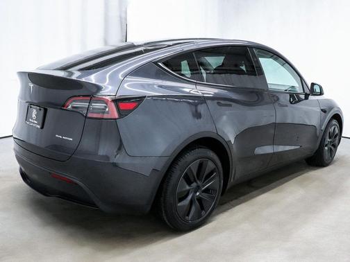 2024 Tesla Model Y Long Range Dual Motor All-Wheel Drive