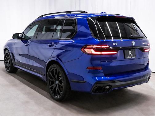 2025 BMW X7 M60i