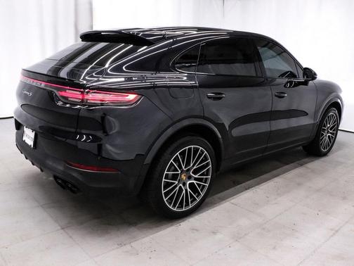 2022 Porsche Cayenne S