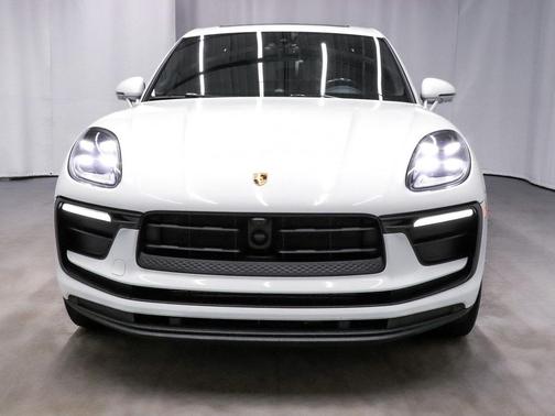 2022 Porsche Macan Base