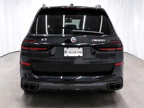 2023 BMW X7 M60i
