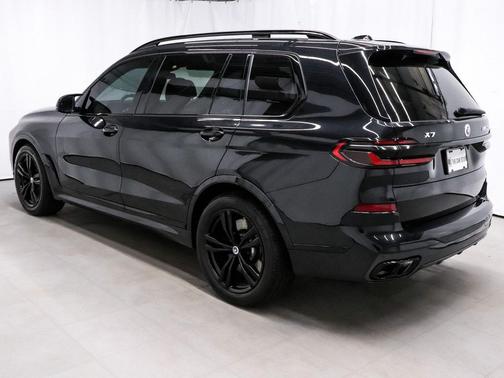 2023 BMW X7 M60i