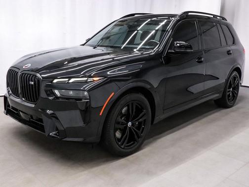 2023 BMW X7 M60i
