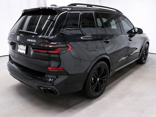 2023 BMW X7 M60i