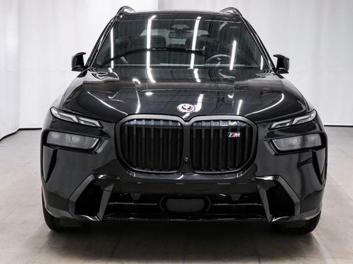 2023 BMW X7 M60i