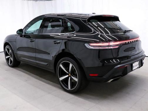 2022 Porsche Macan Base