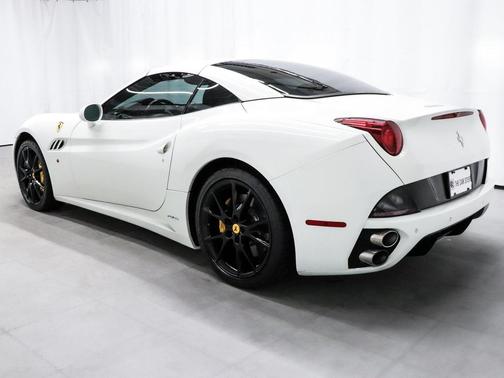 2011 Ferrari California Base