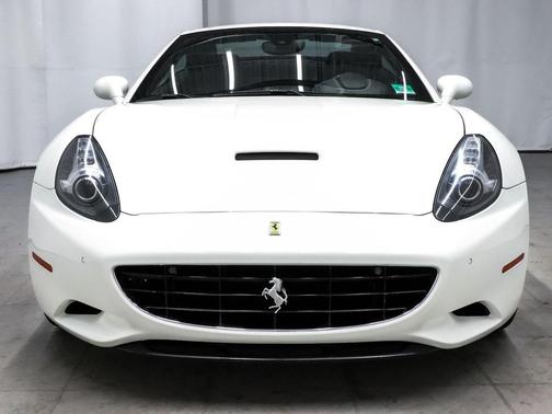 2011 Ferrari California Base