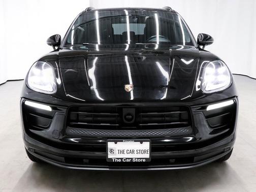 2023 Porsche Macan T