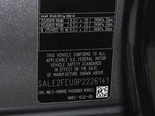 2023 Land Rover Defender 130 X-Dynamic SE