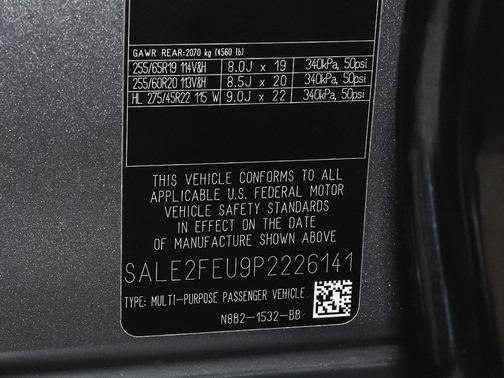 2023 Land Rover Defender 130 X-Dynamic SE