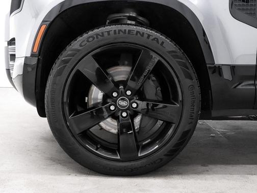 2023 Land Rover Defender 130 X-Dynamic SE